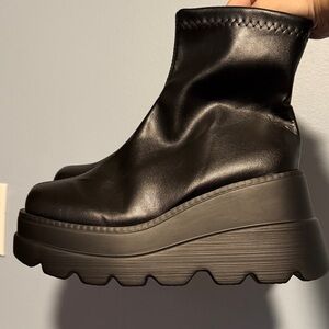 🚨NEVER WORN!🚨Black Fuax Leather Boots